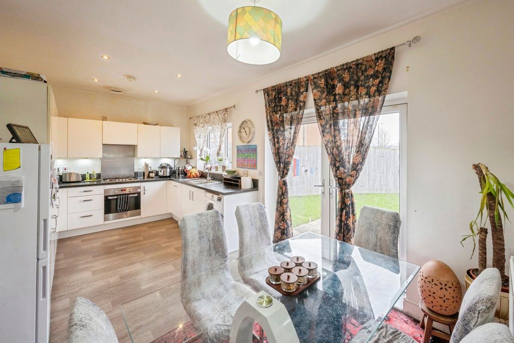 Property photo 3 of 16 Kitchen/Dining Room