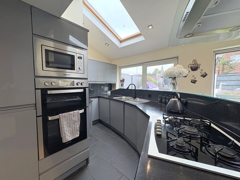 Property photo 2 of 25