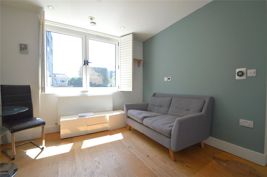 Property photo 3 of 8 Picture No. 06