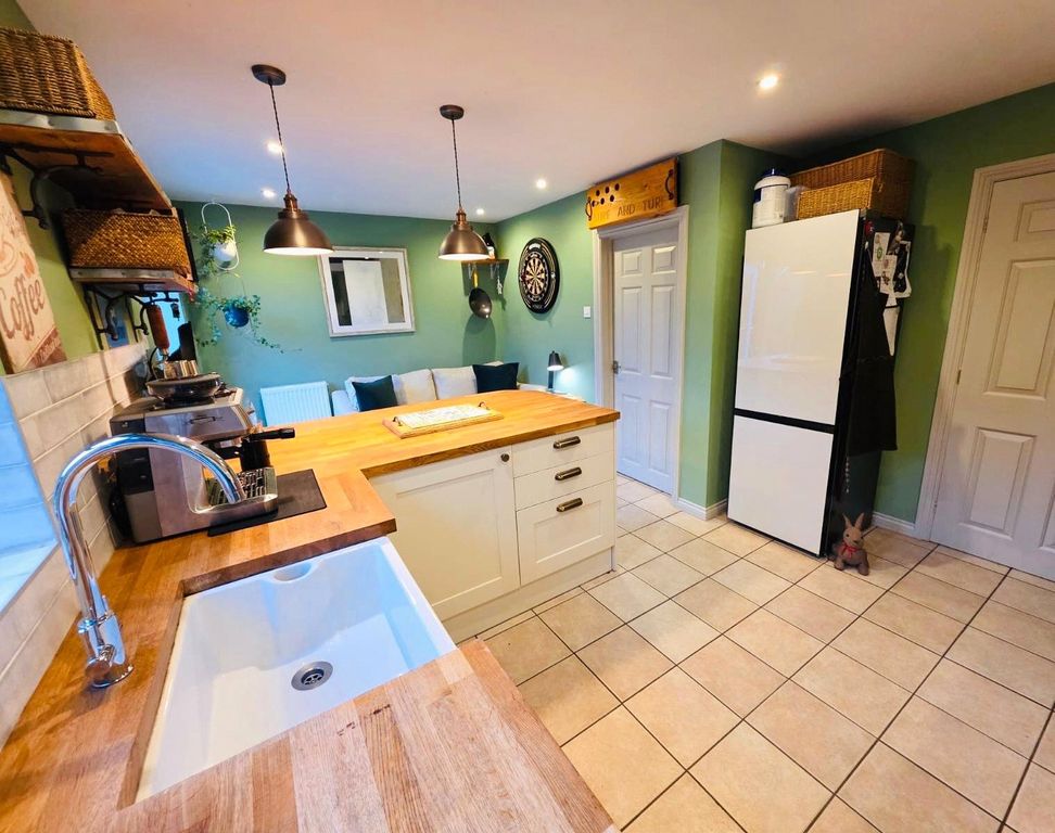 Property photo 3 of 15 Picture No. 32