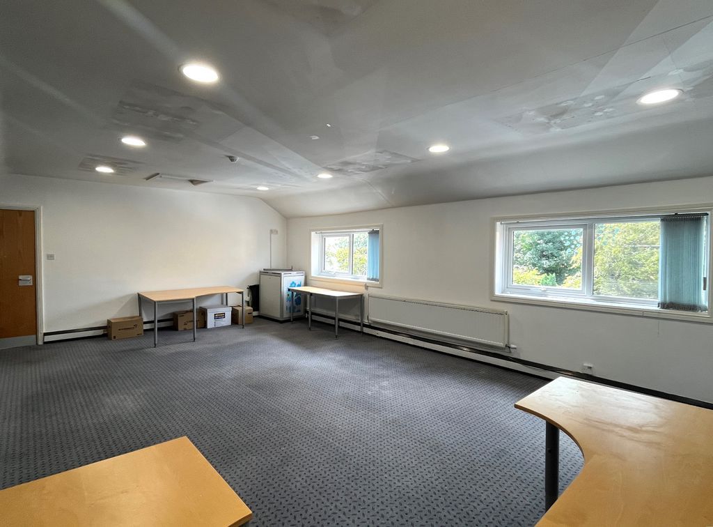 Property photo 2 of 9 Photo 4