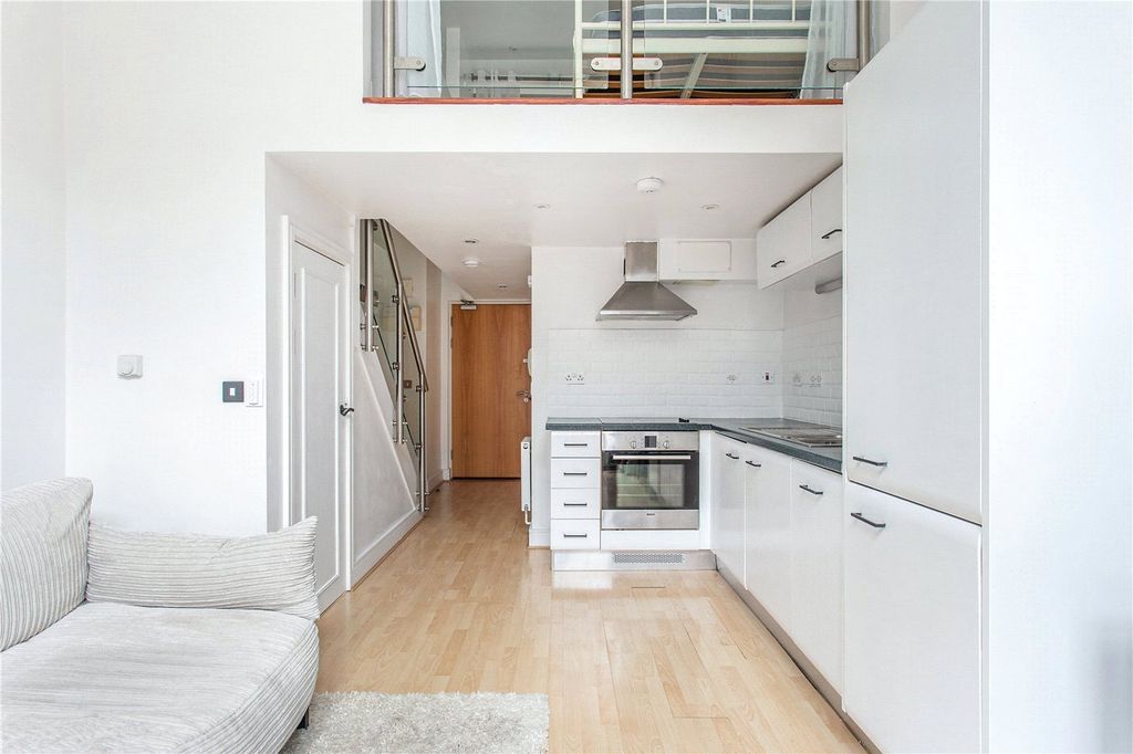 Property photo 3 of 11 Picture No. 15