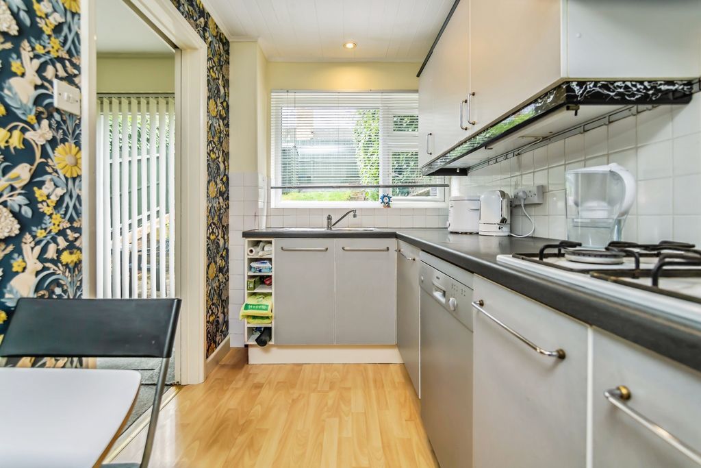 Property photo 3 of 18 Kitchen