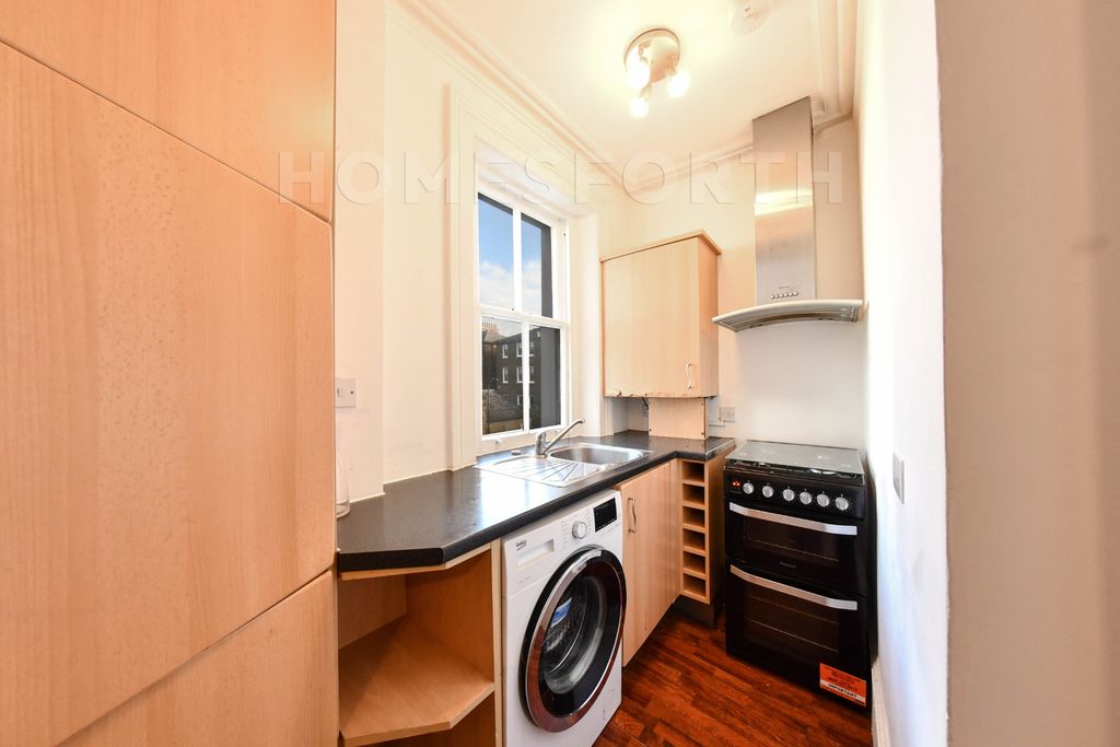 Property photo 3 of 10 Photo 5