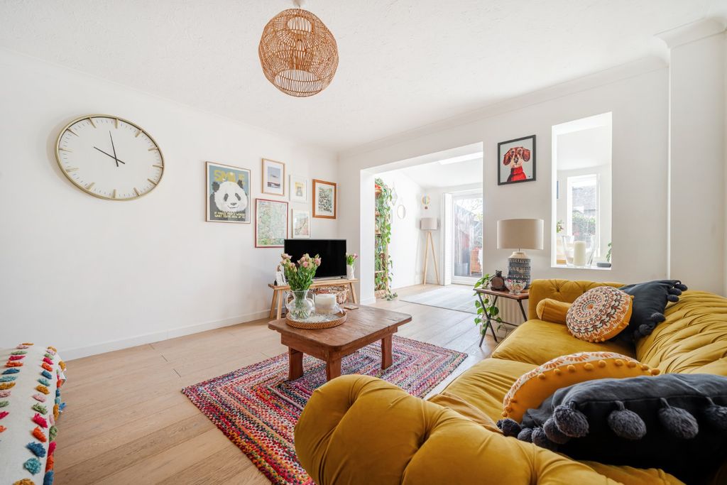 Property photo 3 of 14 Sitting Room