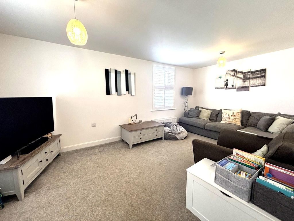 Property photo 3 of 16