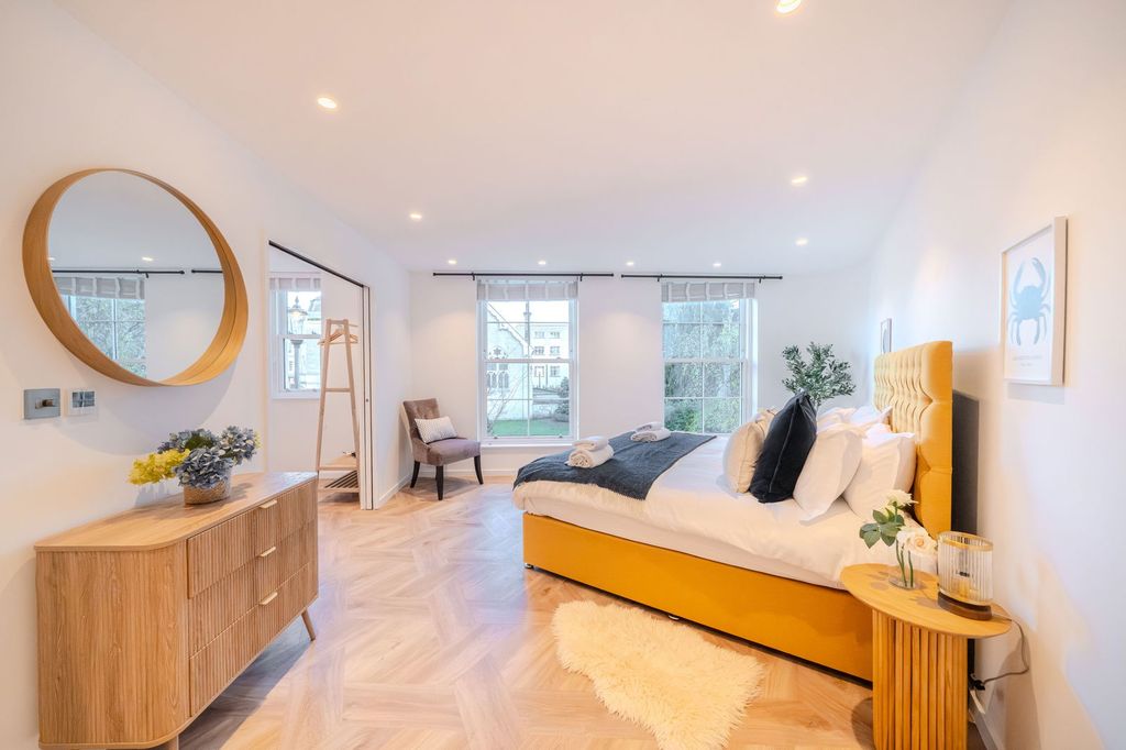 Property photo 3 of 43