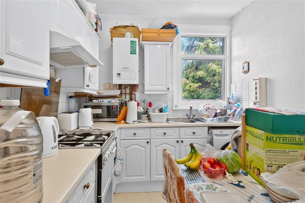 Property photo 2 of 7 Kitchen