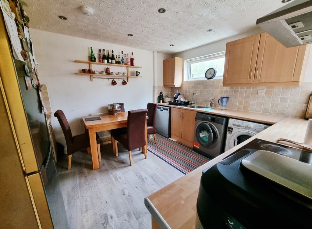 Property photo 3 of 13 Kitchen