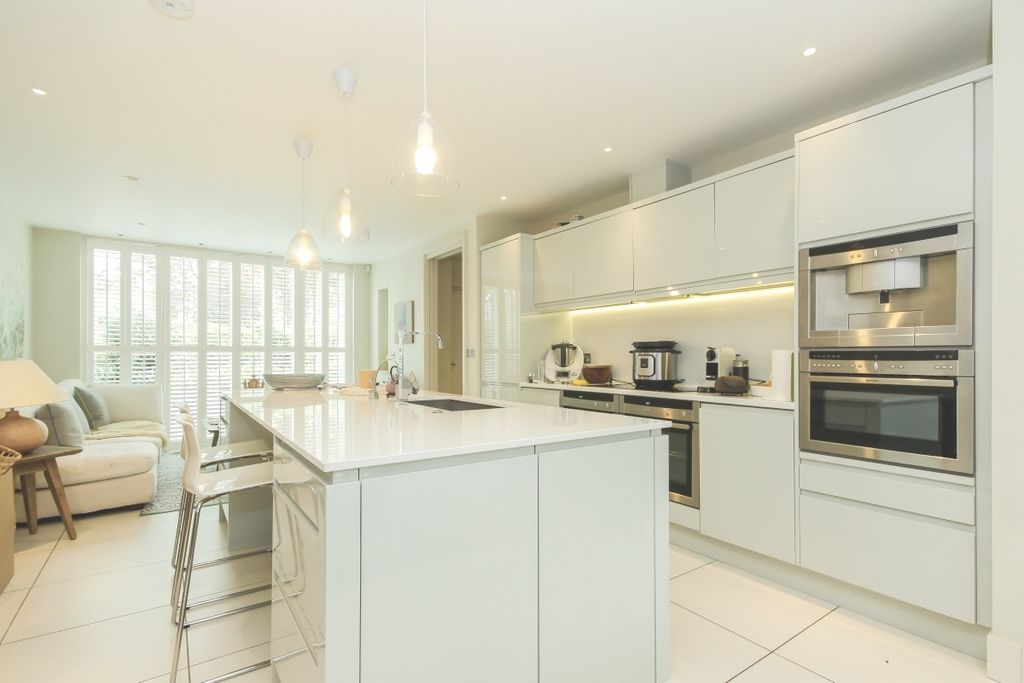 Property photo 2 of 8 Kitchen