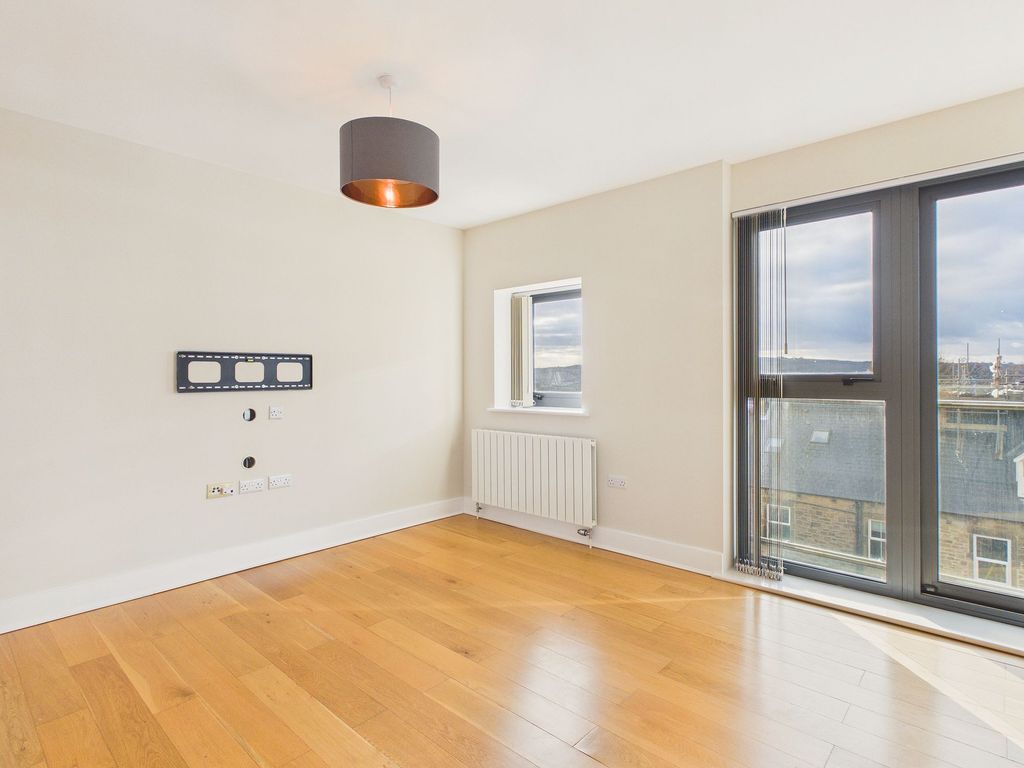 Property photo 3 of 11 Lounge