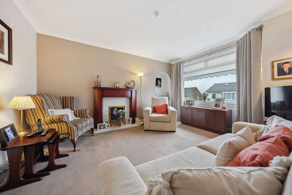 Property photo 2 of 25