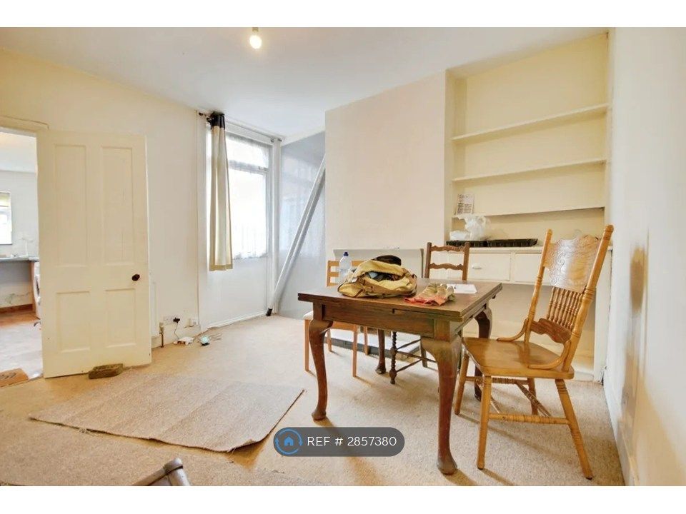 Property photo 2 of 8 Dining Room