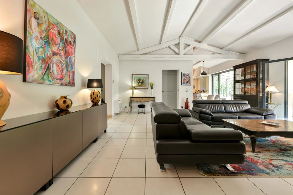 Property photo 2 of 28