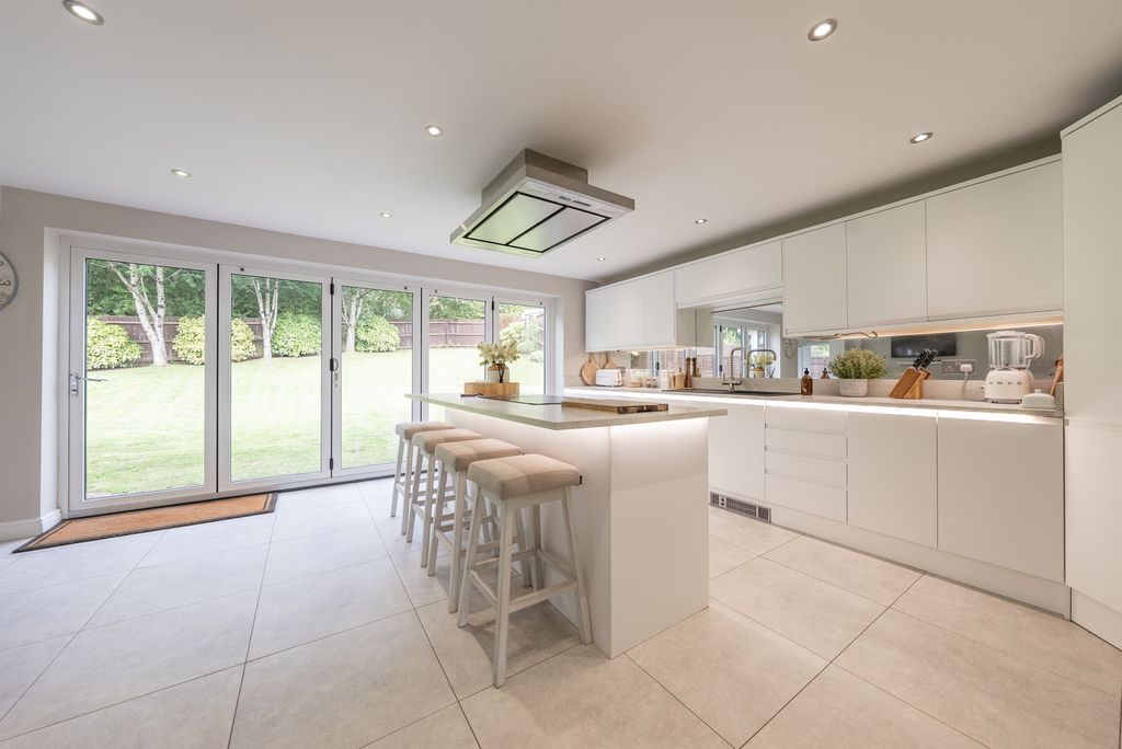 Property photo 3 of 33