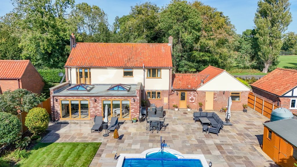 Property photo 2 of 52 4555543