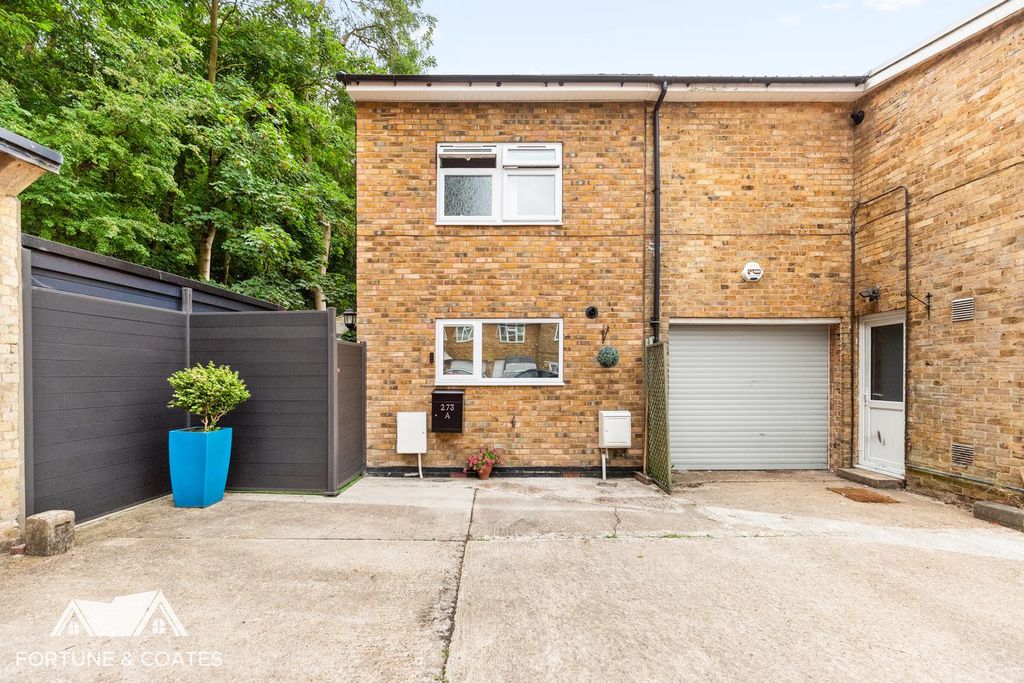 Property photo 1 of 20 Ladyshot_20.Jpg