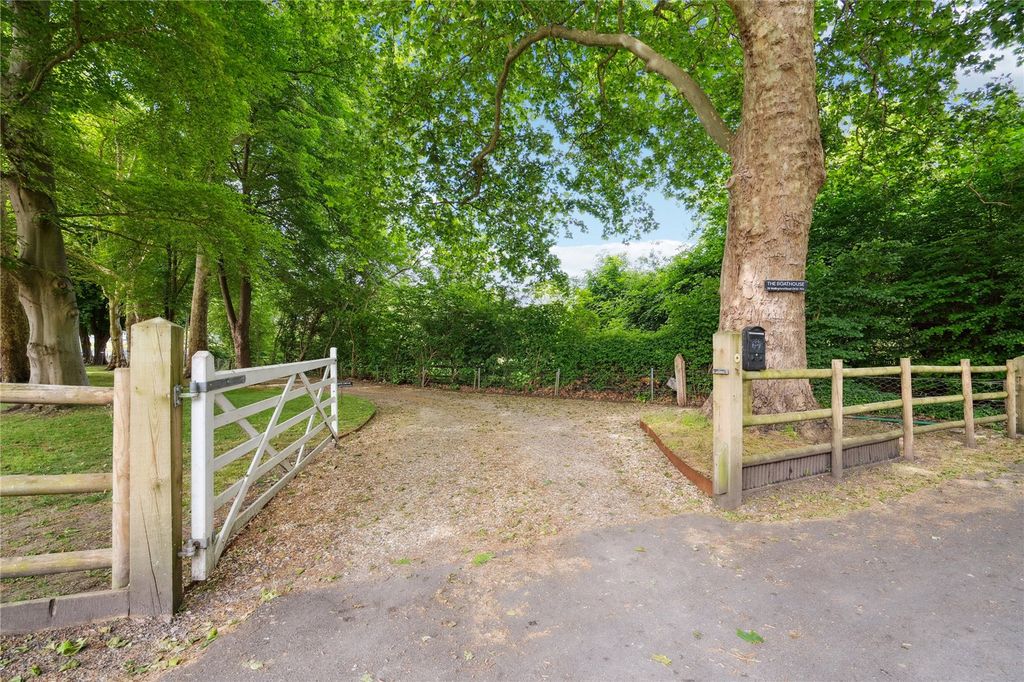 Property photo 3 of 25 Entrance