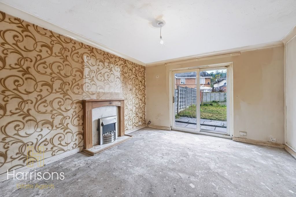 Property photo 2 of 13 5564871
