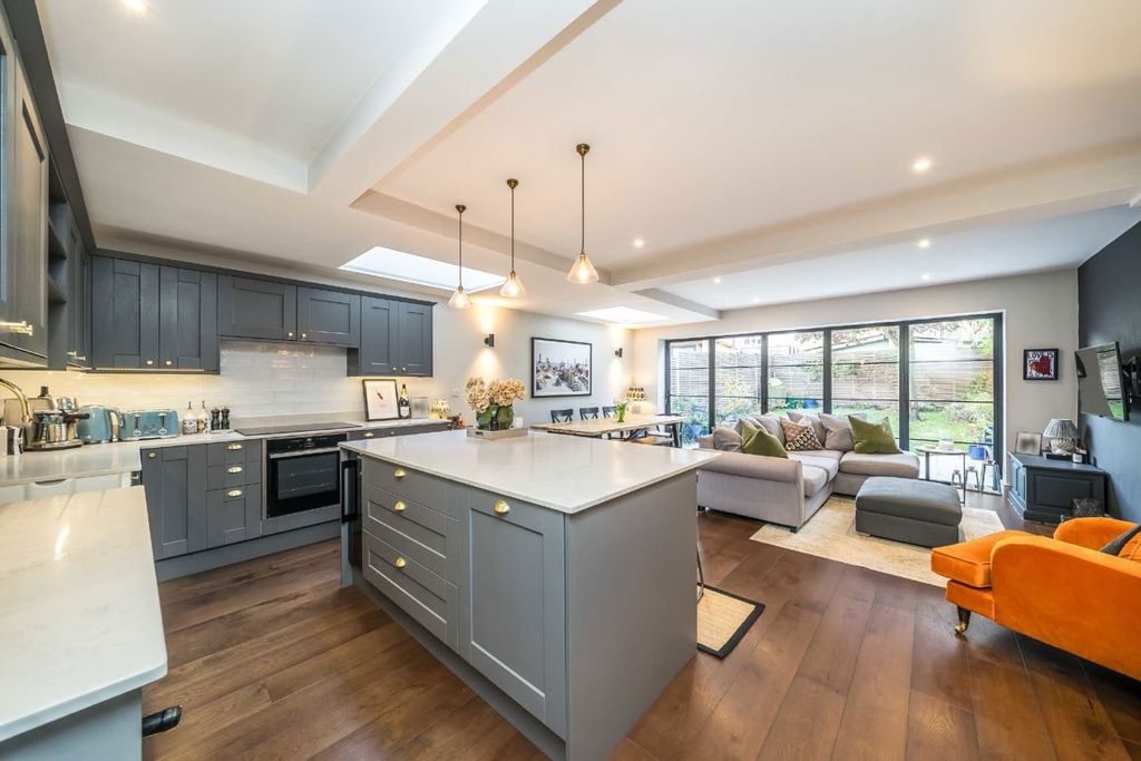 Property photo 2 of 8