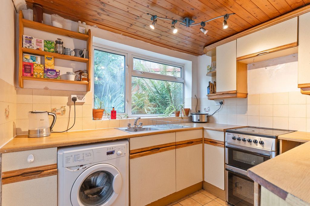 Property photo 2 of 20