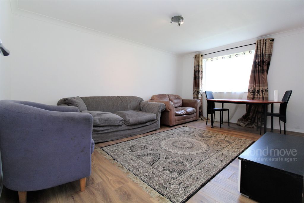 Property photo 1 of 7 Photo 6