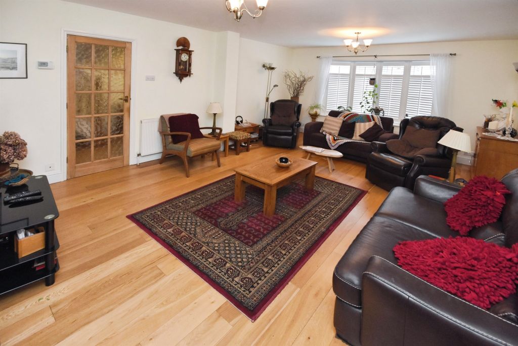 Property photo 2 of 27