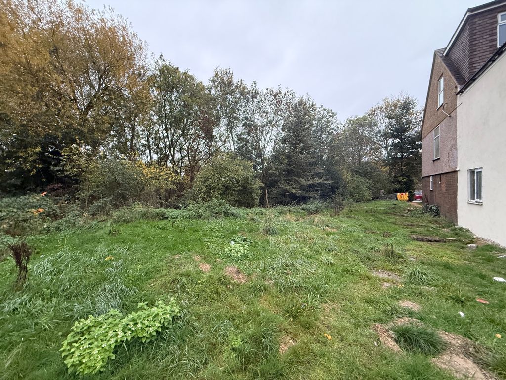 Property photo 3 of 10 Photo 2