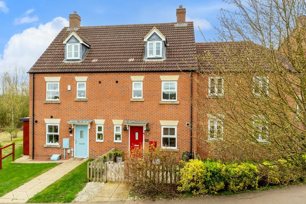 Property photo 2 of 31 22 The Ride, Desborough-2.Jpg