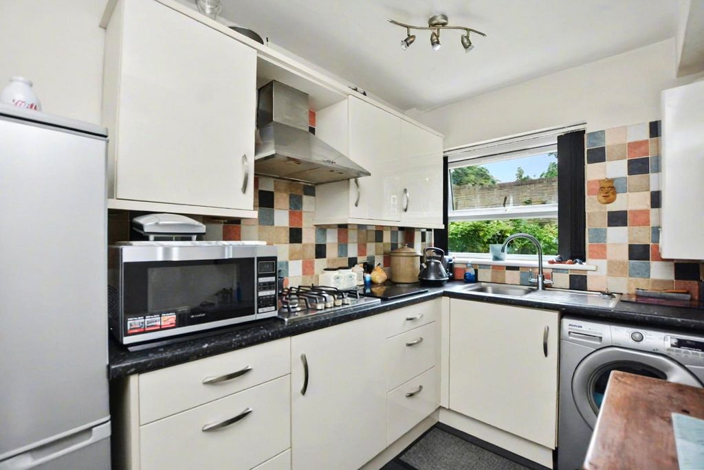 Property photo 2 of 10 Picture No. 21