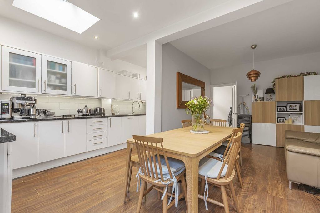 Property photo 3 of 6