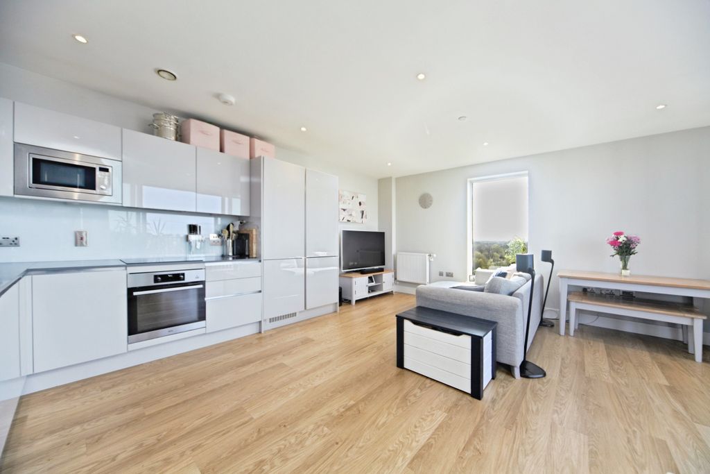 Property photo 3 of 15 Kitchen/Reception Room