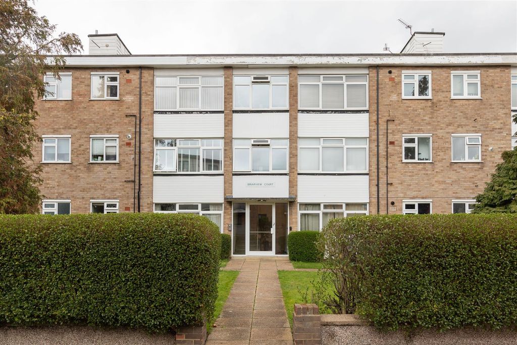 Property photo 2 of 16 Handsworth Avenue, E4