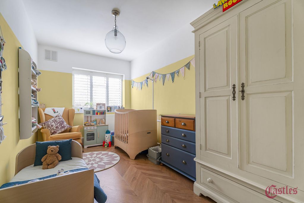 Property photo 2 of 30 Bedroom