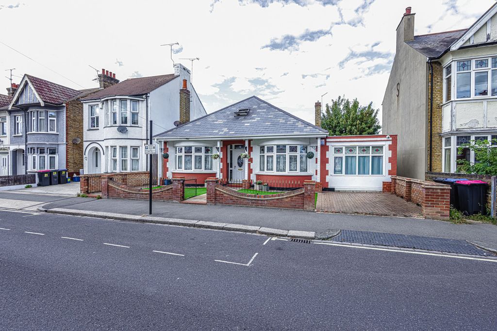 Property photo 1 of 43