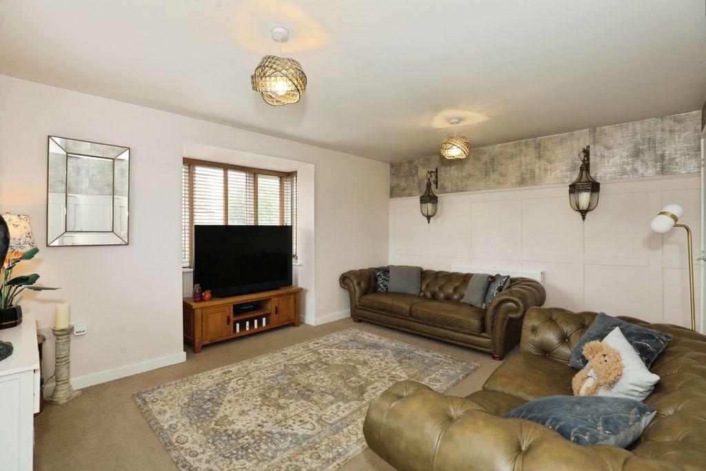 Property photo 2 of 22