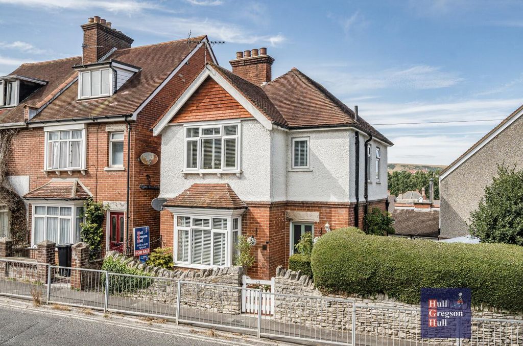 Property photo 1 of 27 B66B5Ac3-44d1-4dc4-A959-ce911607B0d6.Jpg