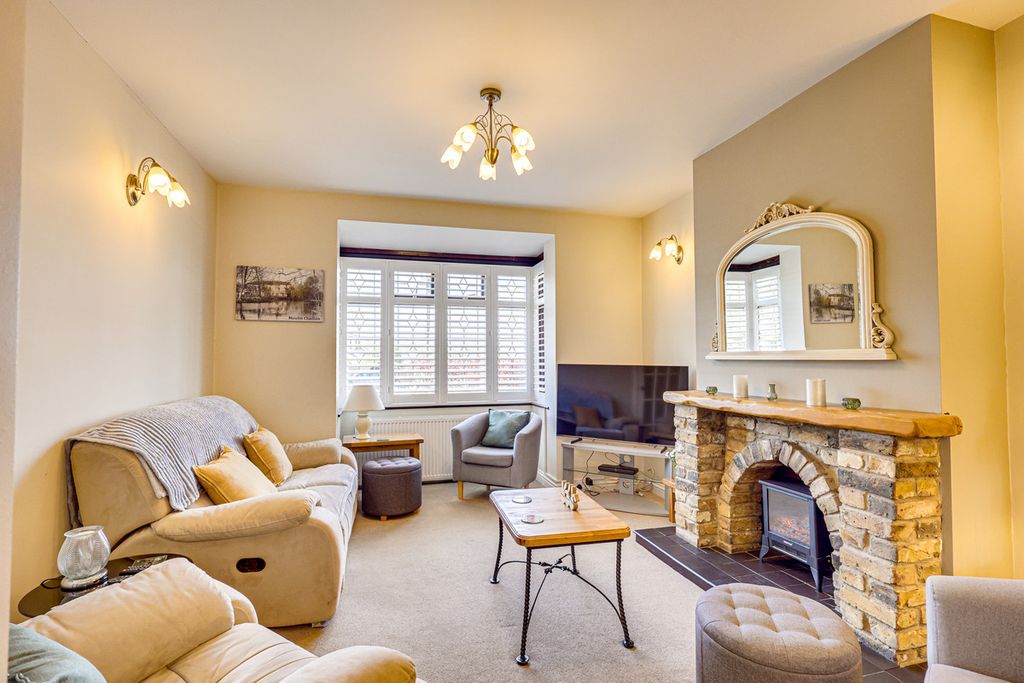 Property photo 3 of 32