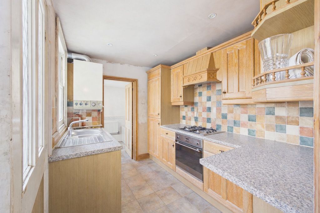 Property photo 3 of 23 Kitchen