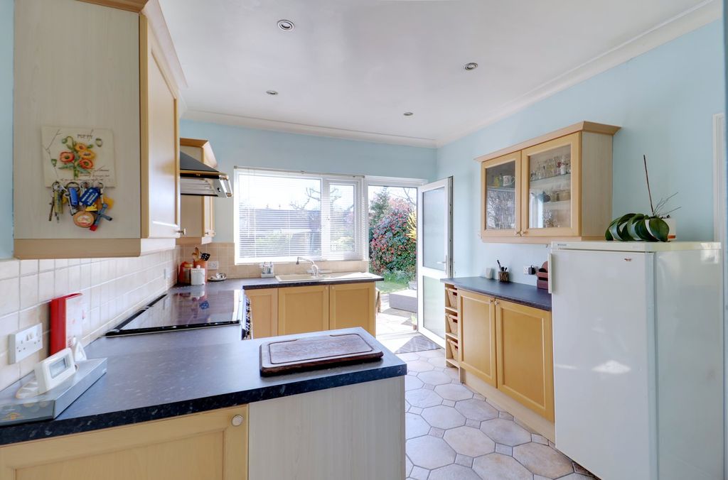 Additional image 7 of 2 bed detached bungalow for saleUpminster Road North, Rainham RM13