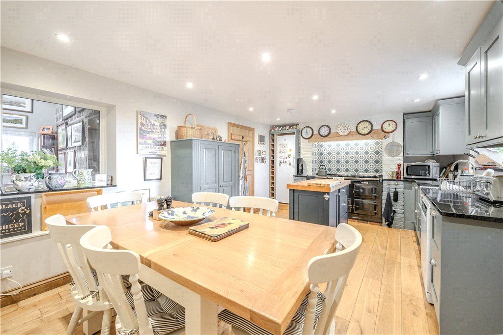 Property photo 2 of 23 Dining/Kitchen