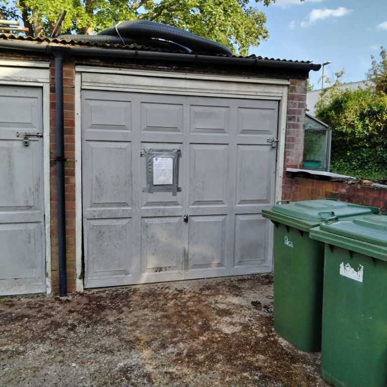 Property photo 1 of 1 Garage For Rent In Harrow