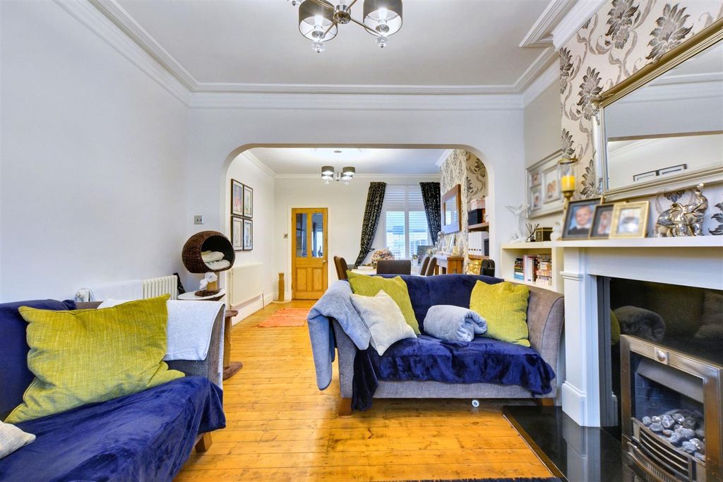 Property photo 2 of 34 Lounge/Dining Room