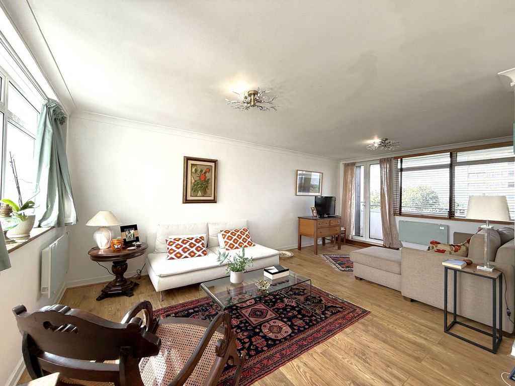 Property photo 3 of 33