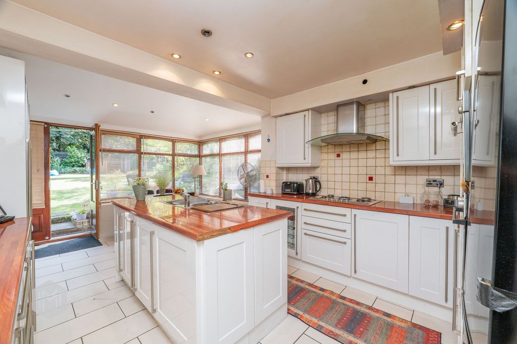 Property photo 3 of 33