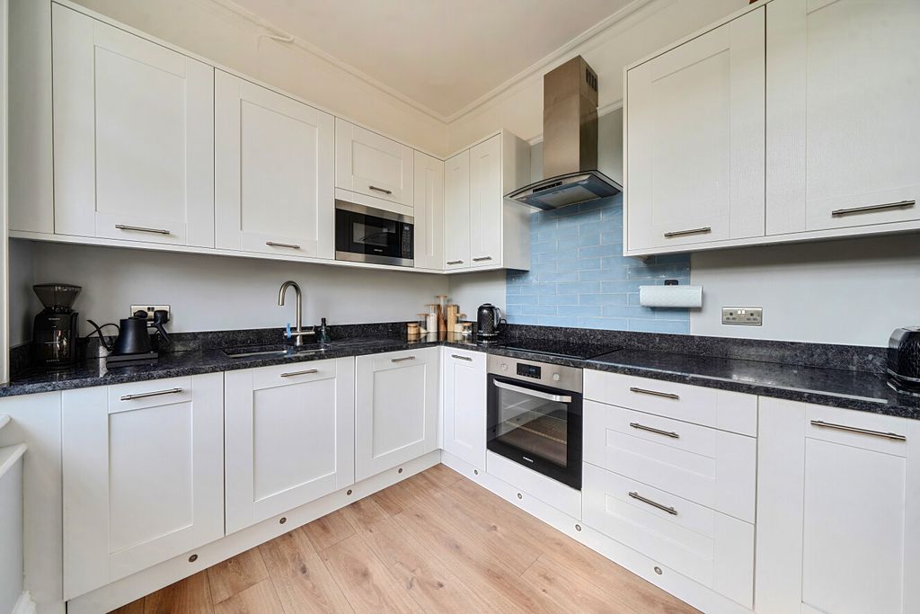 Property photo 3 of 19 Kitchen