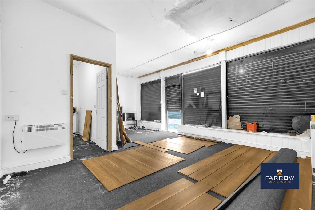 Property photo 2 of 9 Retail Space