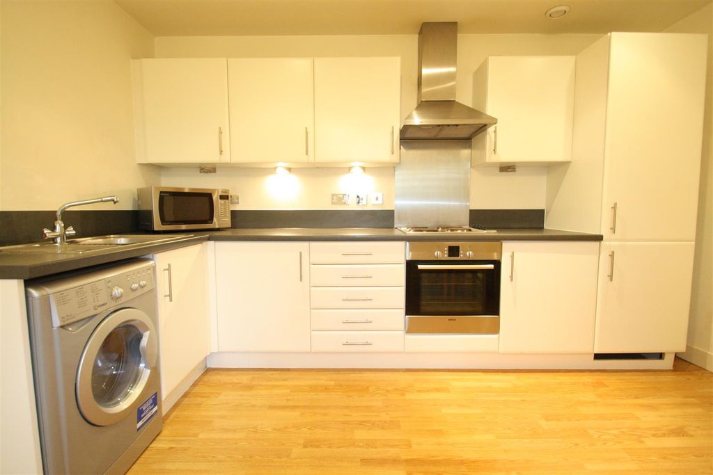Property photo 3 of 12 Kitchen