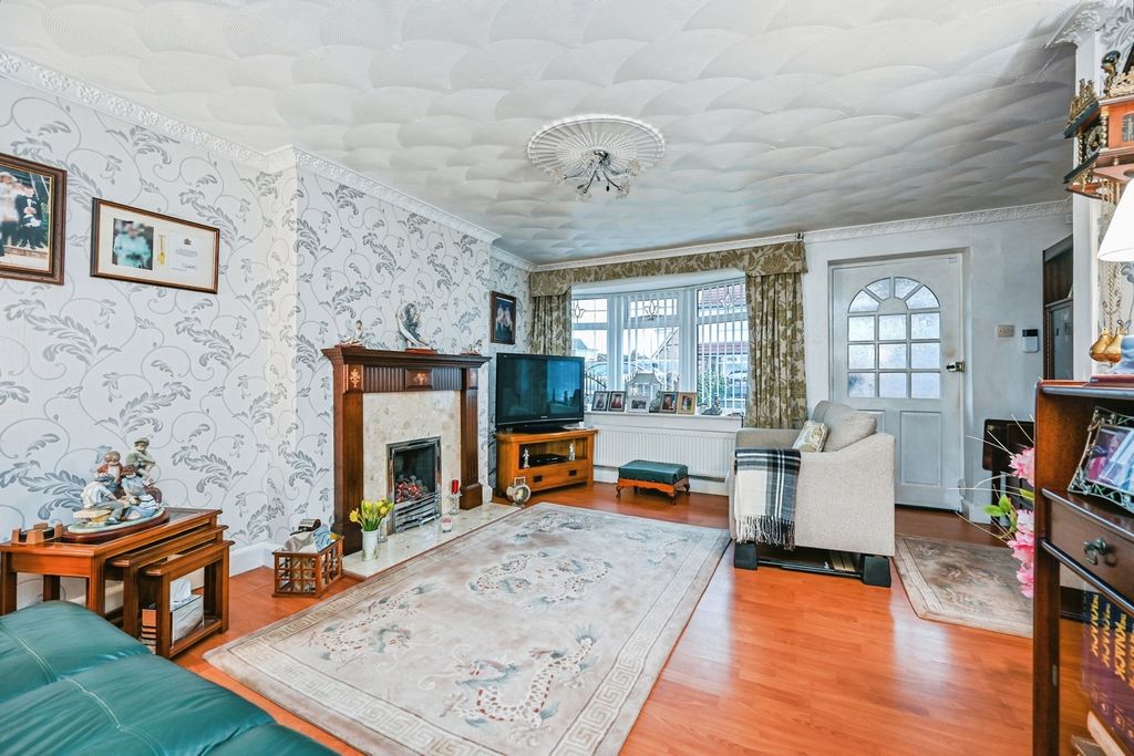 Property photo 3 of 19 Pbox-Img.Jpg