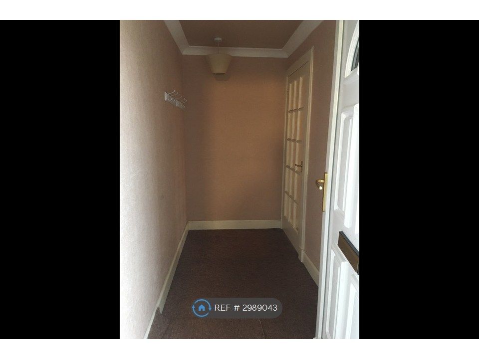 Property photo 3 of 11 Entrence